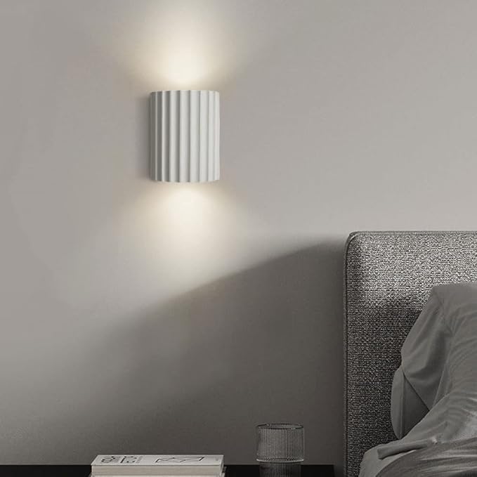 WDDJP Modern Terracotta Ribbed Up Down Wall Sconce Fluted Cylinder Minimalist Indoor Wall Mounted Light Fixture for Bedroom Living Room Hallway(Blanc)