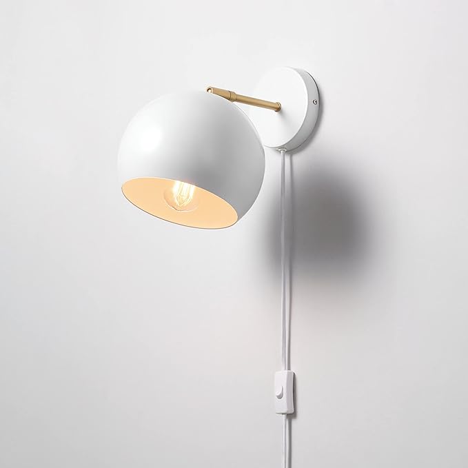 Globe Electric 52077 1-Light Plug-in or Hardwire Wall Sconce, Matte White, Brass Accent Arm, Modern Wall Light for Apartments or Renters, Bedroom, Dining or Living Room Lighting, Home Decor