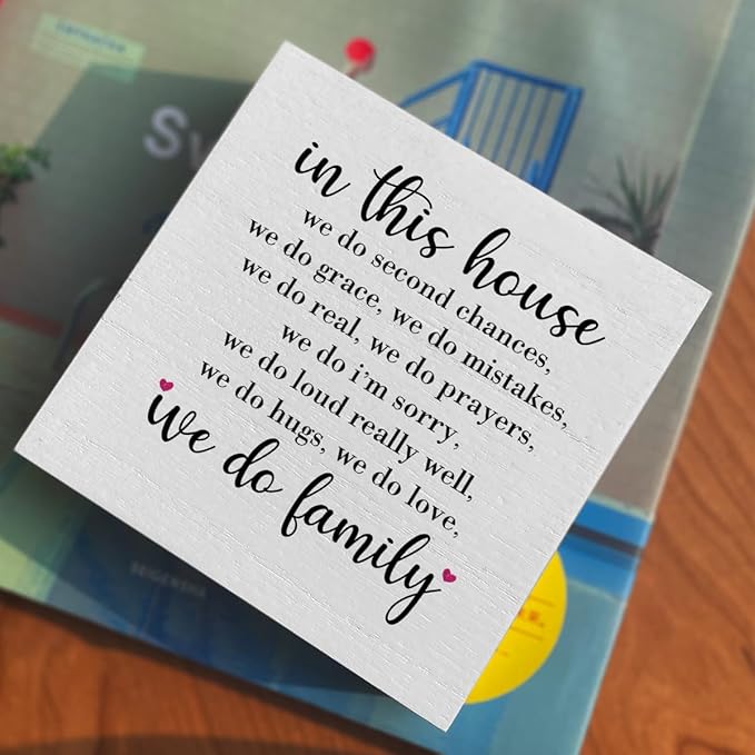 Family Artwork Wood Box Sign Rustic Farmhouse Style in This House We Do Second Chances Wood Block Plaque 5 X 5 Inches Home Living Room Bedroom Desk Sign Decor for Presents