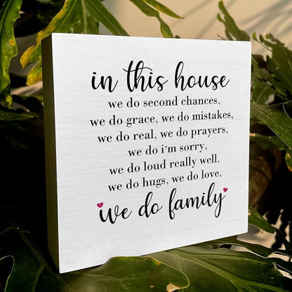 Family Artwork Wood Box Sign Rustic Farmhouse Style in This House We Do Second Chances Wood Block Plaque 5 X 5 Inches Home Living Room Bedroom Desk Sign Decor for Presents
